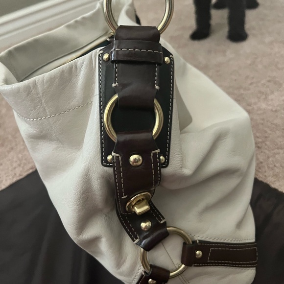 Coach bag with gold hardware - Picture 4 of 15